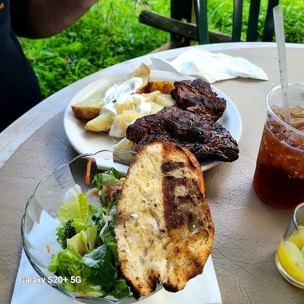 Steak Salad and Garlic Bread